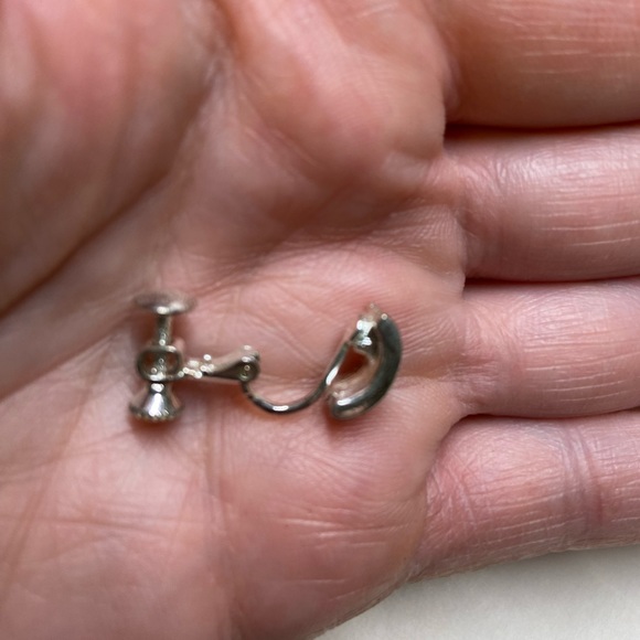 🌹2 Sets of Clip-on Earrings🌹 - Picture 5 of 6